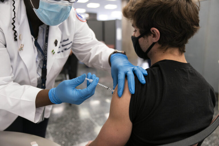 [VIDEO] The COVID vaccine side-effect guide: Here’s what you ought to know
