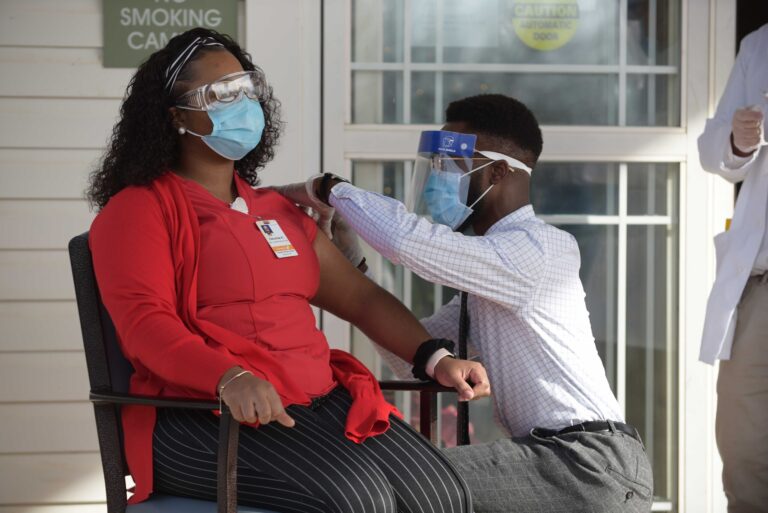 [WATCH] Born before 1986? Here’s how to get a COVID vaccine without an appointment