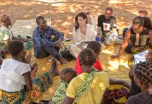 #AIDS2016: Debra Messing on HIV self-testing in Africa and why it’s important to her #AIDS2016: Debra Messing on HIV self-testing in Africa and why it's important to her