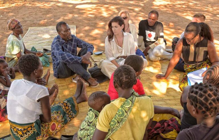 #AIDS2016: Debra Messing on HIV self-testing in Africa and why it’s important to her