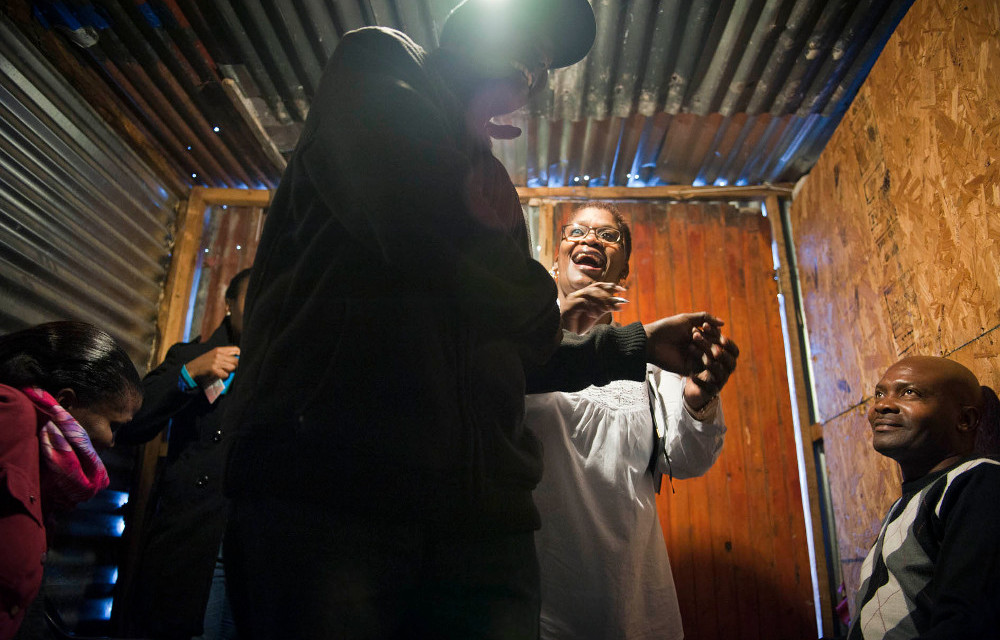 Club members gather in homes and other centres in Khayelitsha to meet lay health workers.