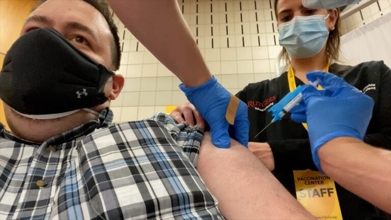 Gift of the jab: 6 tips for speaking to the unvaxxed