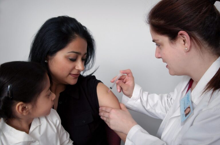 [WATCH] Fast four: Your questions about COVID jabs & pregnancy answered